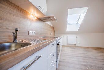 Nabízím k pronájmu nadstandartní podkrovní byt 2+kk 71 m² na