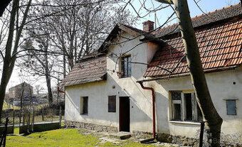 Nabízíme k prodeji prostornou nemovitost v Jerlochovicích u 
