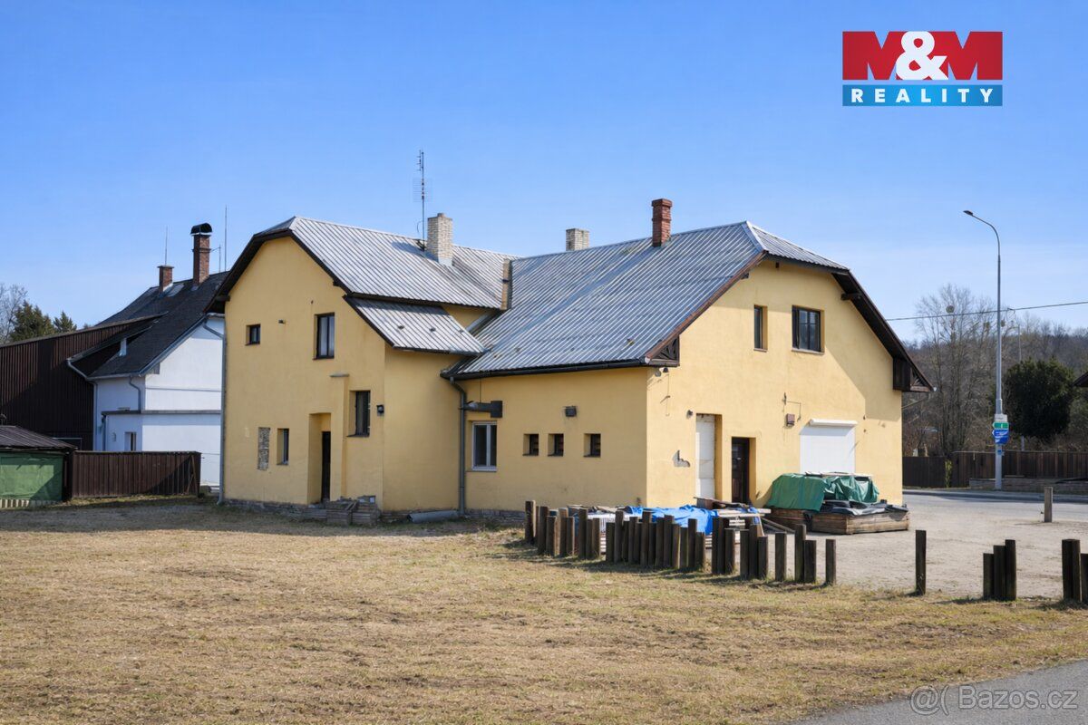 Nabízíme k prodeji prostornou nemovitost v Jerlochovicích u 