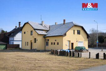 Nabízíme k prodeji prostornou nemovitost v Jerlochovicích u 