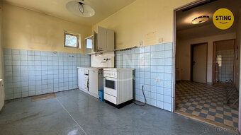 Nabízíme k prodeji samostatně stojící rodinný dům o dispozic