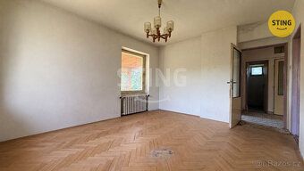Nabízíme k prodeji samostatně stojící rodinný dům o dispozic