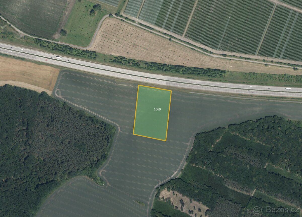 V katastrálním území Choťovice (okres Kolín) nabízím k prode