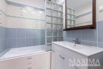 Nabízíme k prodeji krásný, světlý byt o dispozici 3+1 a pola
