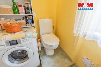 Nabízíme k pronájmu pěkný a útulný byt 2+1 s balkónem v cihl