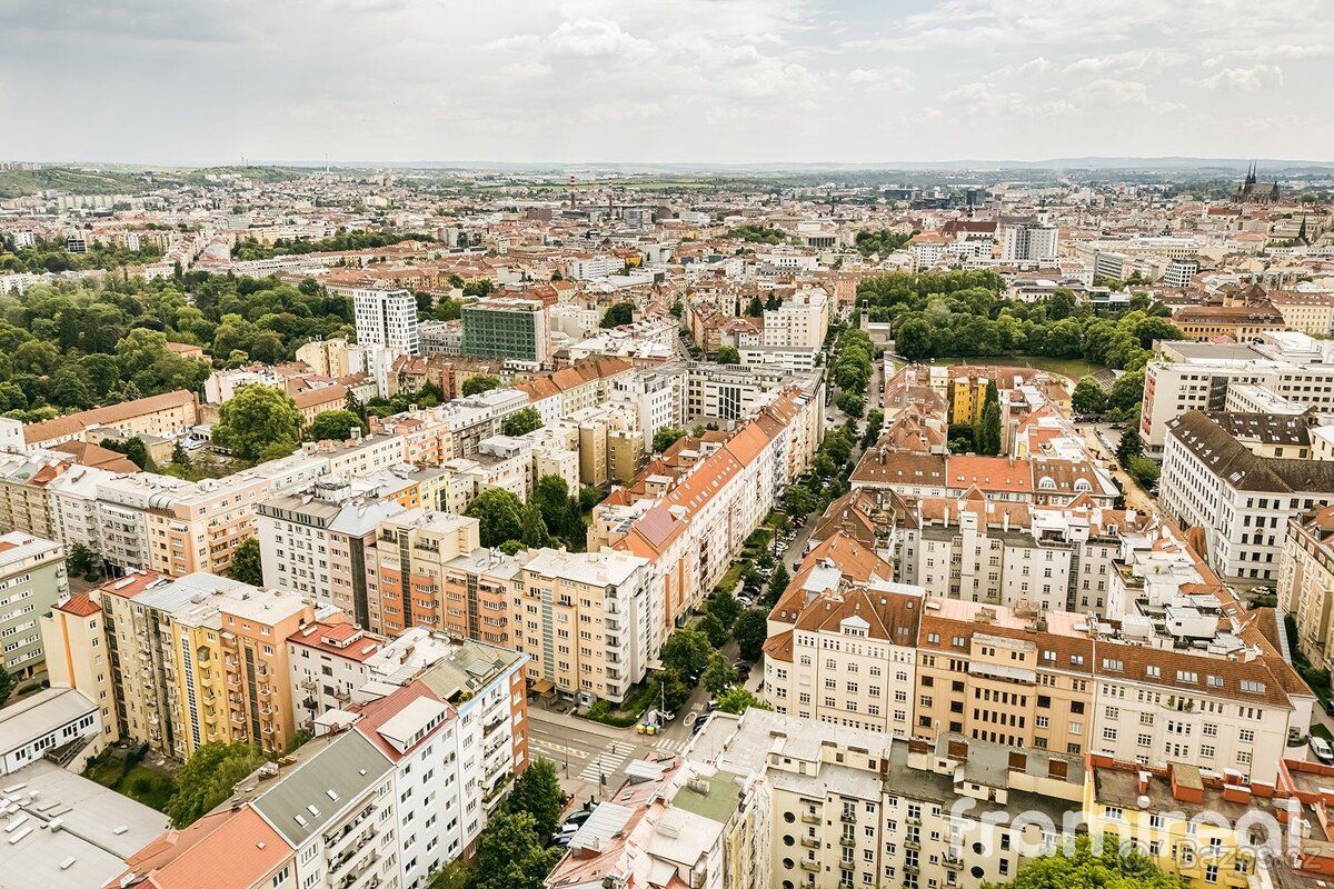 Ev.č. 02146 Dobrý den,
nabízíme k prodeji zděnou garáž umíst