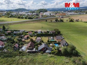 Nabízíme k prodeji útulnou dřevěnou zahradní chatu v zahrádk