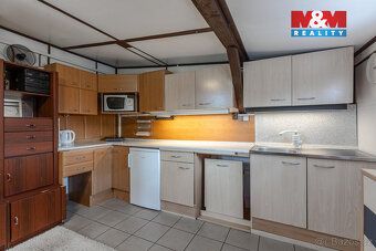 Nabízíme k prodeji zahradu o výměře 300 m² s útulnou dřevěno