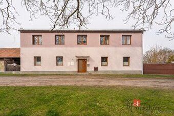 Dům je zanedbaný , ale rekonstrukce samozřejmě je možná jedn