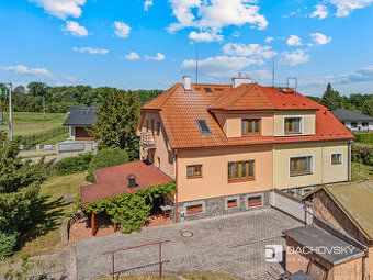 Dům je zanedbaný , ale rekonstrukce samozřejmě je možná jedn