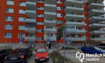 Nabízíme pronájem zastřešeného garážového stání v Olomouci n