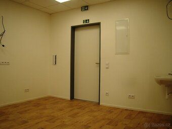 Nabízím pronájem nebytových (komerčních) prostor (30 m2) vho