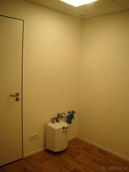 Nabízím pronájem nebytových (komerčních) prostor (30 m2) vho