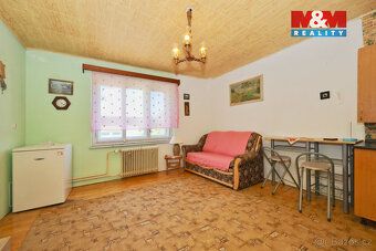 Nabízíme podsklepený rodinný dům o dispozici 4+2 se dvěma ko