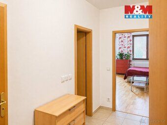 Nabízíme k pronájmu světlý a prostorný byt 1+kk v 8. patře, 