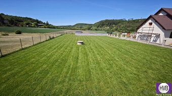 Prodej stavebního pozemku 1046 m², Stradonice, okr. Beroun. 