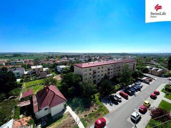 Hledáte prostorné a světlé bydlení s krásným výhledem? Nabíz