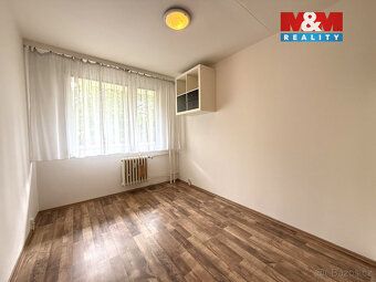 Nabízíme k pronájmu světlý byt 2+kk, 40 m² v centru Kobylis,