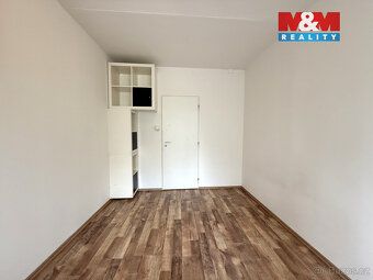 Nabízíme k pronájmu světlý byt 2+kk, 40 m² v centru Kobylis,
