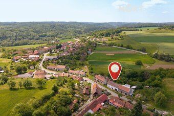Nabízíme chalupu s pozemkem o celkové výměře 1 809 m². Přibl