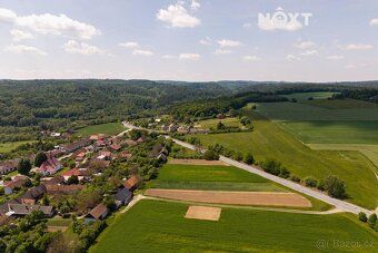 Nabízíme chalupu s pozemkem o celkové výměře 1 809 m². Přibl