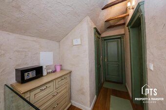 Rekonstruovany dvoupodlažni byt, Kaštel Novi – 70 m od moře!