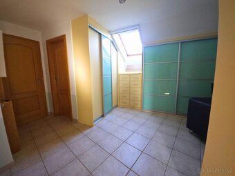 Rodinný dům s kavárnou a komerčním prostorem – Uherské Hradi