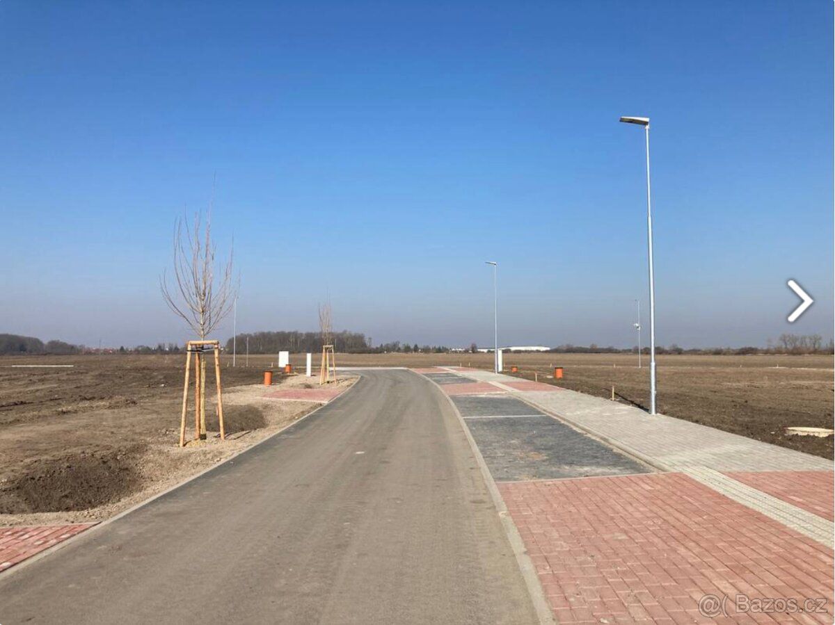 Poděbrady. Autobusová zastávka je v docházkové vzdálenosti a