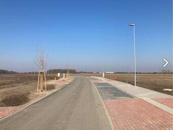 Poděbrady. Autobusová zastávka je v docházkové vzdálenosti a