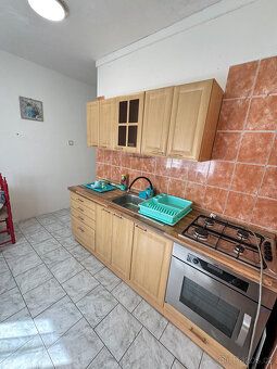Pronajmu byt 2+1, 52 m2 na přízemí v Sadové ul. 10 v Aši. By