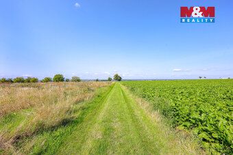 Nabízíme k prodeji pozemek o rozloze 1343 m² na okraji obce 