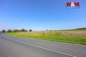 Nabízíme k prodeji pozemek o rozloze 1343 m² na okraji obce 