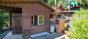 Prodej zahrady 470 m² s podsklepenou chatou, pergolou a zahr