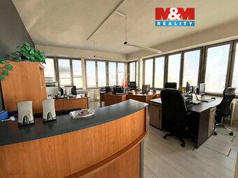 Nabízíme k pronájmu místo pro modeláž nehtů v zavedeném salo