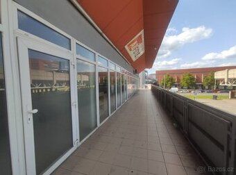 Nabízíme k pronájmu místo pro modeláž nehtů v zavedeném salo