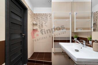 Nabízíme k prodeji prostorný byt o dispozici 3+kk a podlahov