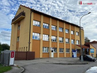 +popl. 1250, Prostory 15 m2, volné po dohodě, odměna RK 5.24