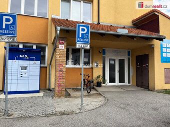 +popl. 1250, Prostory 15 m2, volné po dohodě, odměna RK 5.24
