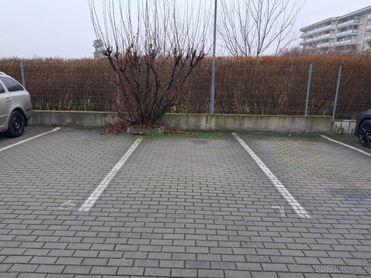 Nabízím k pronájmu parkovací stání na adrese Jeremiášova 7, 