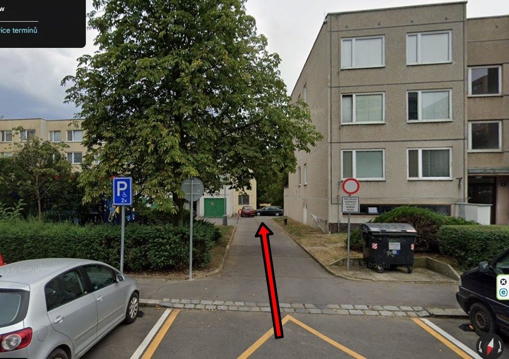 Pronajmu garážové stání na Praze 11, v Radimovické ulici. Je