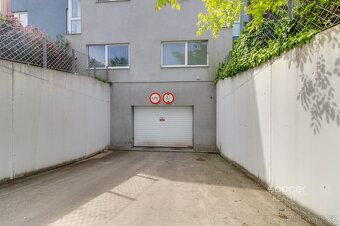 Pronájem garážového stání ulice Herlíkovická, Praha 9 - Kbel