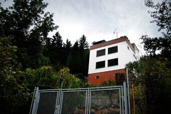 Pronájem zahrady 361 m2 v centru obce Všenory - v těsném sou