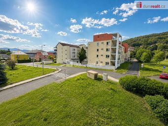 vodné/stočné + ohřev TUV: 1900 Kč, topení: 900 Kč elektřina: