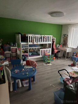 Nabízíme vám prodej částečně řadového rodinného domu ve velm