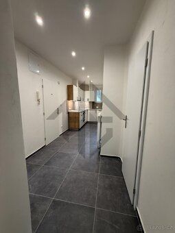 Adresa: Praha 8 – Kobylisy
🛋 Částečně zařízený (lednice, pra