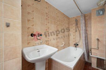 Nabízíme k prodeji rodinný dům o dispozici 4+1 a užitné ploš