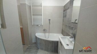 Světlý byt po celkové rekonstrukci o velikosti 2+kk, 45m2 se
