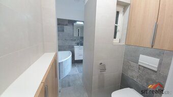 Světlý byt po celkové rekonstrukci o velikosti 2+kk, 45m2 se