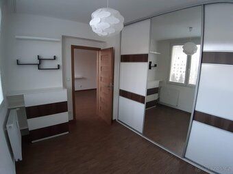 -- Nabízím k pronájmu byt 2kk o rozloze 43m2, v 6.patře s vý