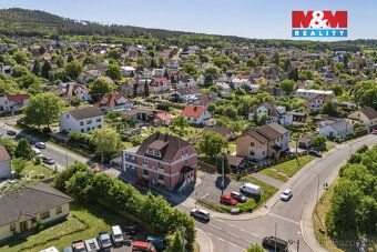 K pronájmu nabízíme byt 2+kk o výměře 55 m² s vlastním vchod